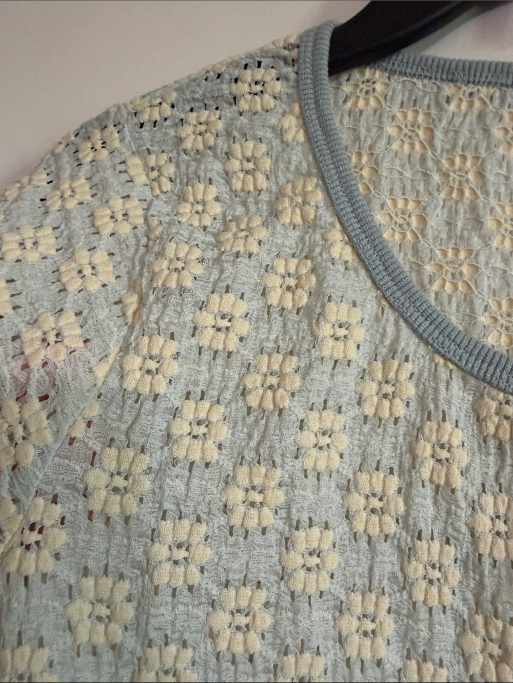Hem & Thread Pale Blue Knit Floral Short Sleeve Top with Cream Flowers - Picture 3 of 7
